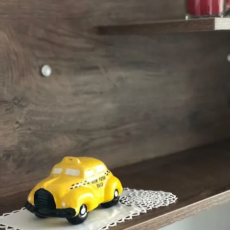 アパート Borov Park 3